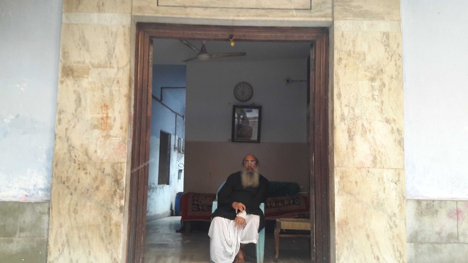 An old wisened rest house owner in vrindavan-fnbworld