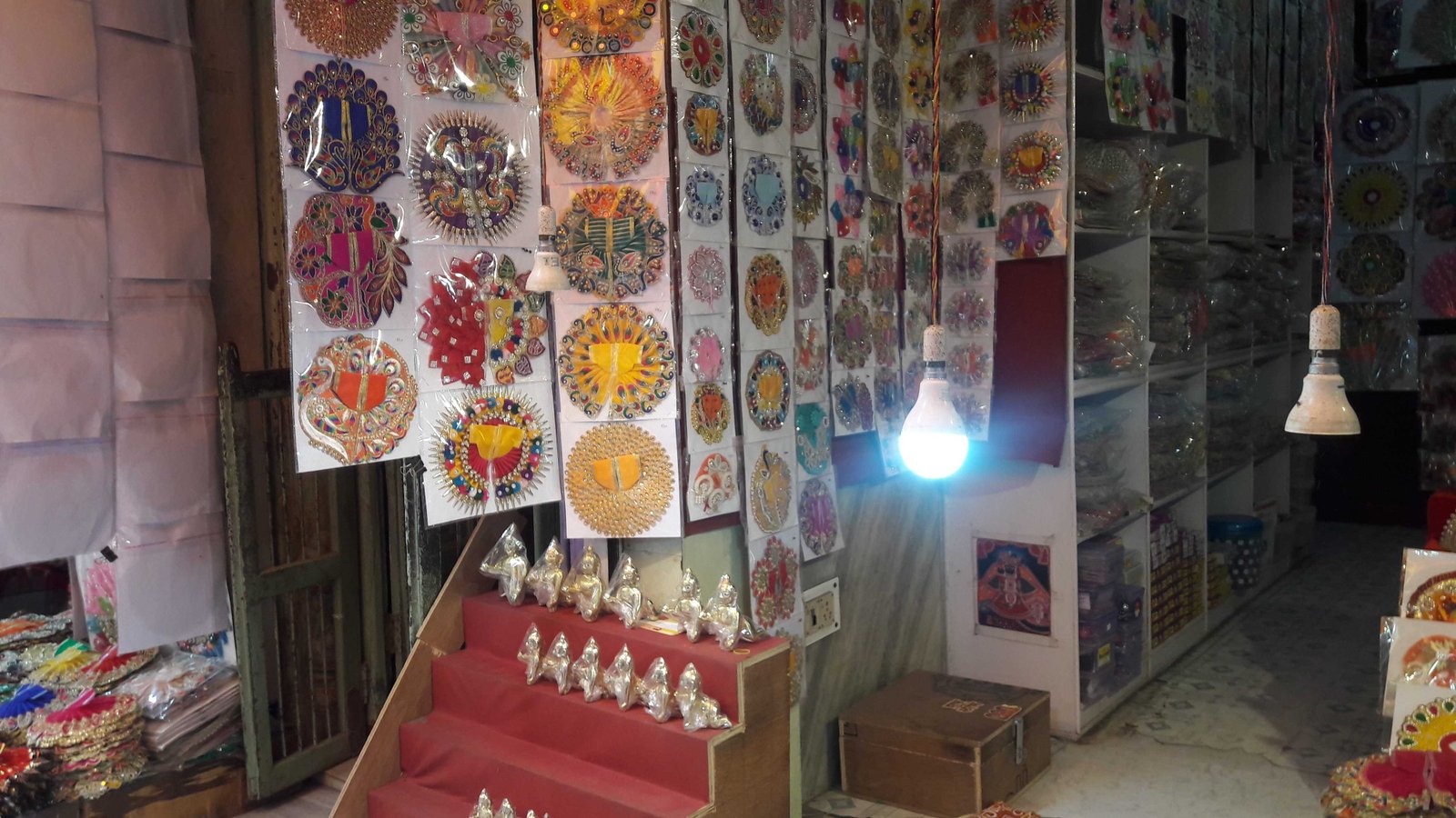 All colorful shops selling fine merchandise in vrindavan-fnbworld