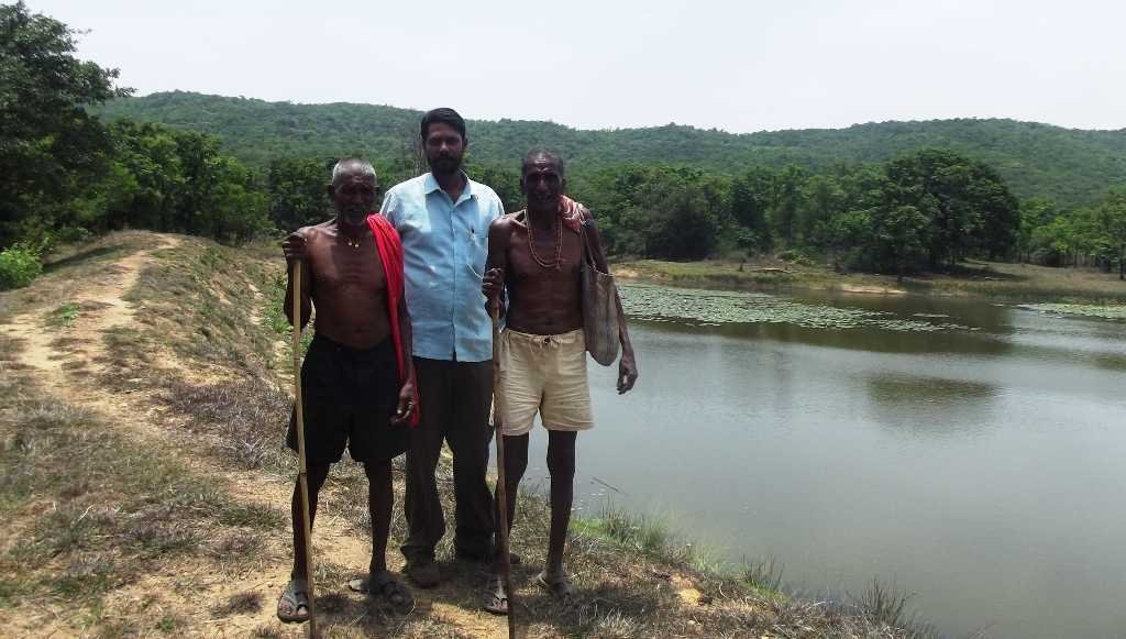 Manjunath Sulloli with tribal folk-fnbworld