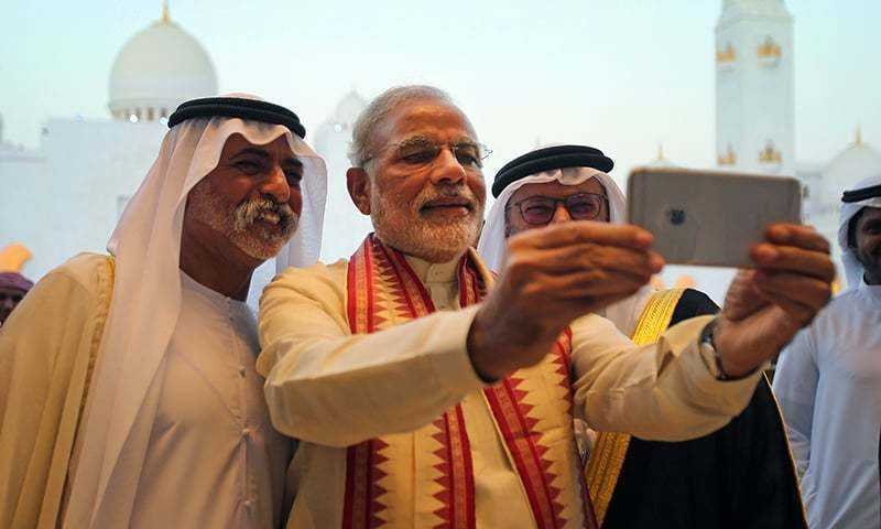 PM Modi in UAE taking a selfie-fnbworld