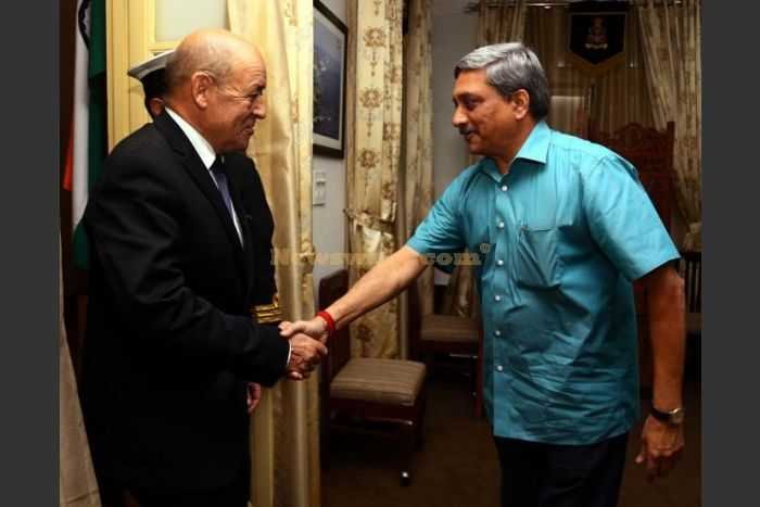 Indian Defence Minister Manohar Parrikar with French Defence Minister Jean-Yves Le Drian