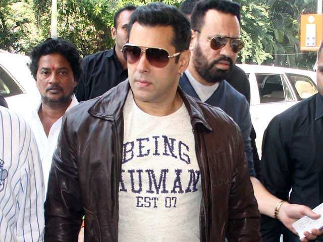 Salman Khan-Rashmi Oberoi-fnbworld