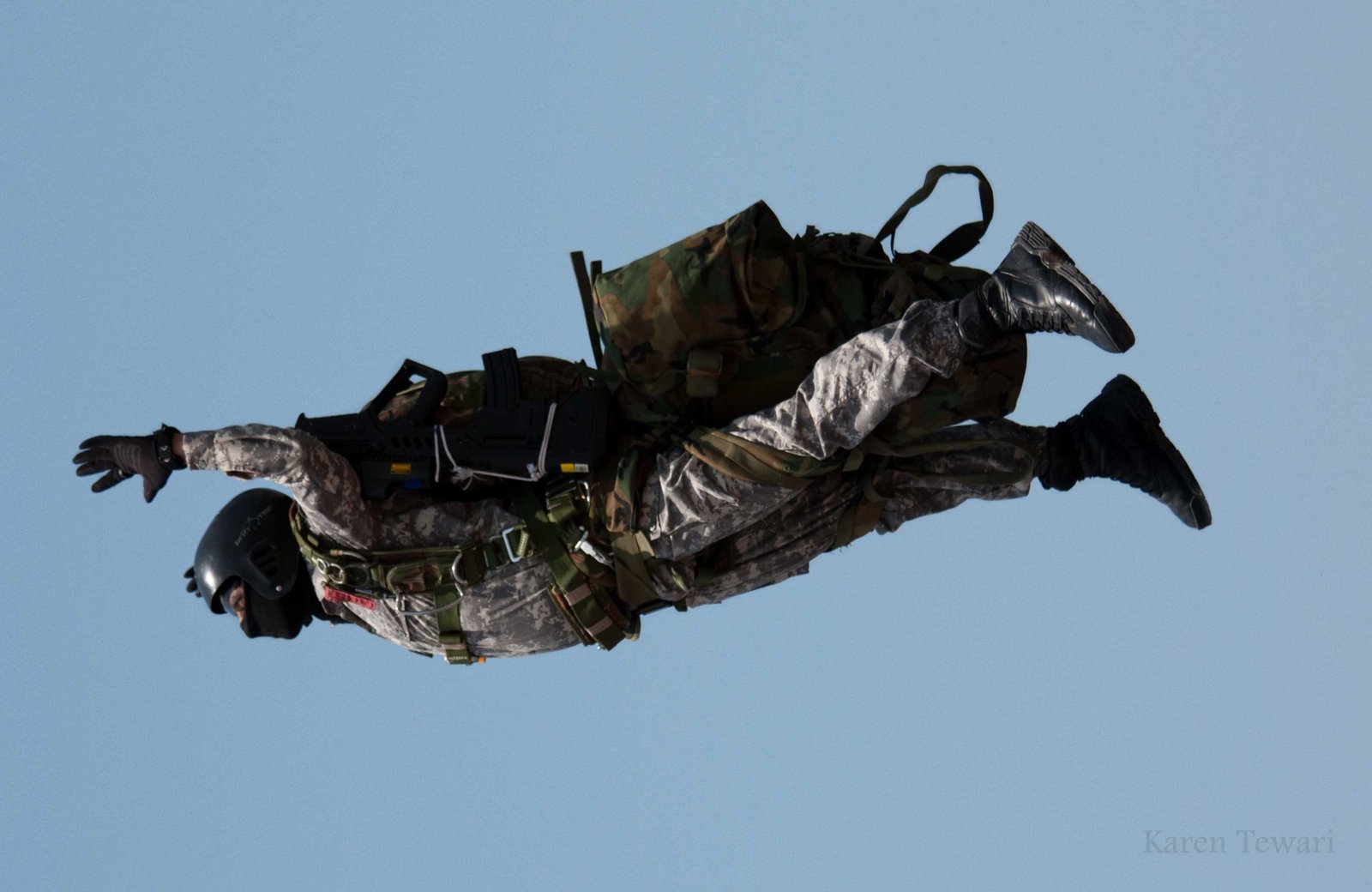 Soldier sky diving-Karen Tewari-fnbworld