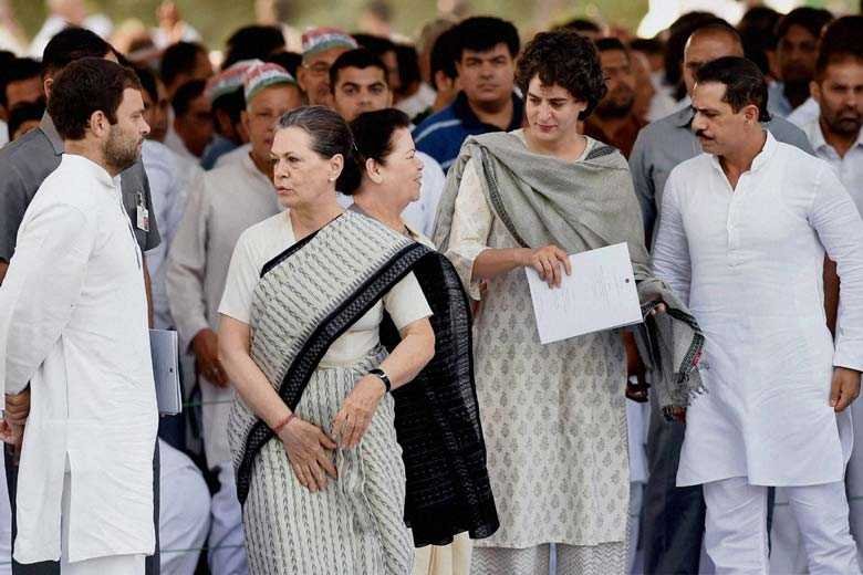 Sonia-Rahul-Priyanka-Vadra-fnbworld