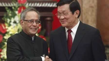Indian President Pranab Mukherjee with Vietnam's President Tr__ng T_n Sang - fnbworld