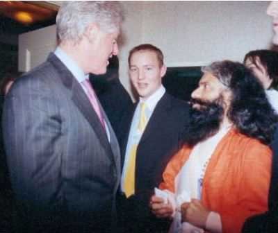 US President Bill Clinton with Swami Chidanand Saraswatiji Maharaj