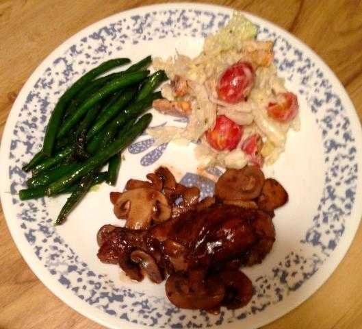 Stir-fry beans with salad and chicken